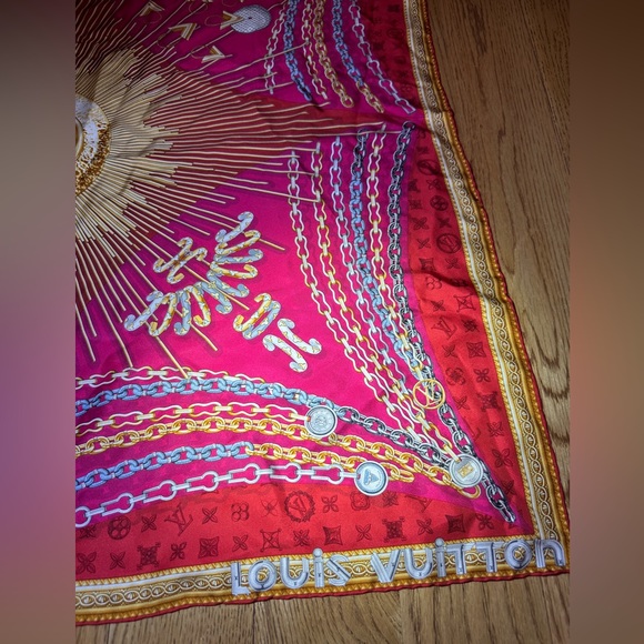 Luis Vuitton scarf. In excellent condition rarely ever used. - Picture 2 of 7